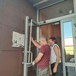 ул. Пионерская, д. 30, к.9, п. 1 замена разбитого стеклопакета в входной двери