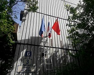 пр-т Космонавтов д.11,3а, ул. Исаева д.3 - украсили дома к празднику