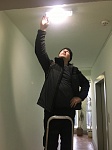 ул. Исаева, д.9 - замена ламп в светильниках на лестнице 