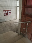 пр-т Космонавтов д.3а -установка хромированного поручня в подъезде