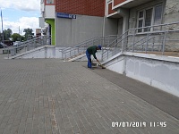 Ежедневная уборка придомовой территории, дом 30 корп.6 ул. Пионерская