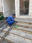 пр-т Космонавтов д.1А - покраска пандусов