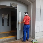 ул. Пионерская, д.30 к. 8-окраска входных  дверей