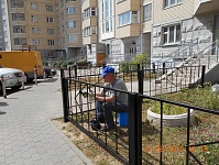 Окраска ограждений дома 30 корп. 8 по ул. Пионерская