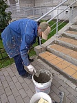 Пионерская д.30 корп.8 - проводится ремонт ступеней входной группы подъезда №1