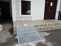 г. Королев, ул. Горького, д.43 - выполнены работы по устройству пандуса в подъезде №1